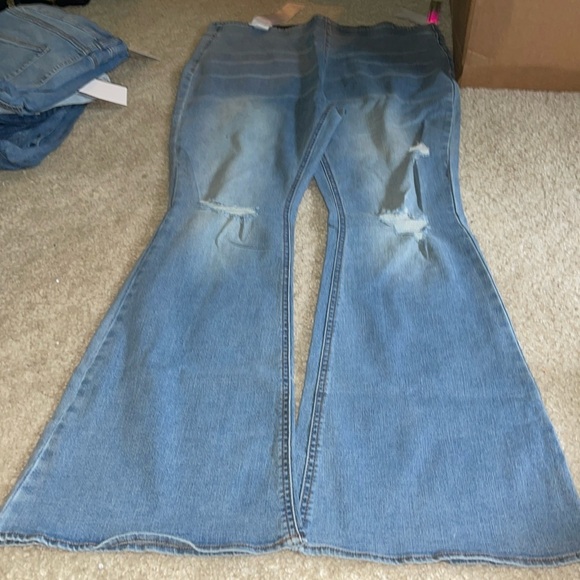 Tinseltown Jeans - Picture 2 of 5